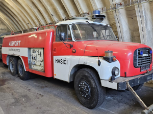 Budějovické letiště prodává starou techniku. Do dražby míří dvě unikátní Tatry