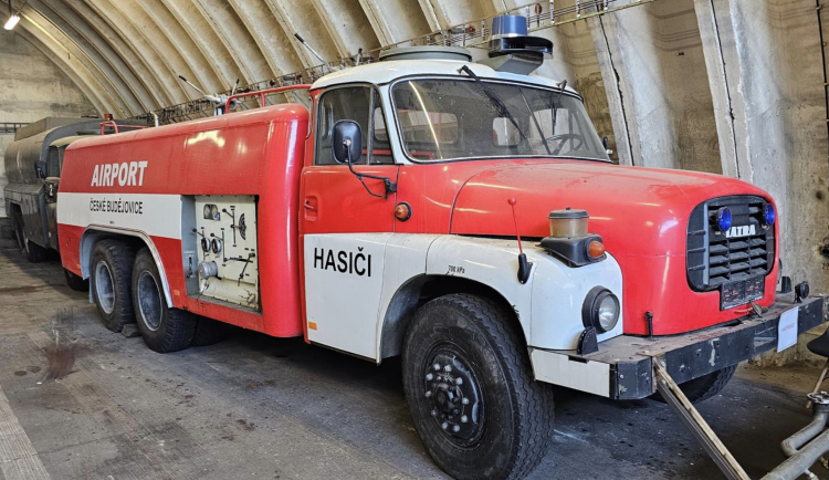 Budějovické letiště rozprodává majetek, jako první nabízí dva unikátní veterány