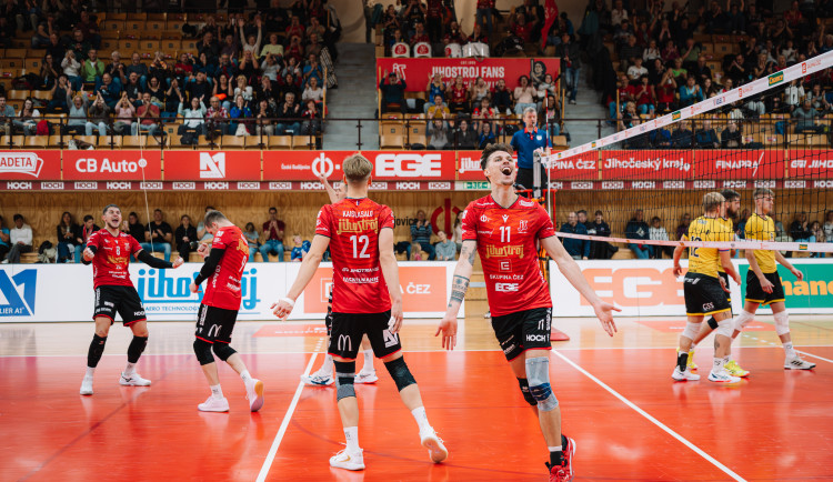 Jihostroj drtivě přejel Brno a vede ČEZ extraligu