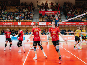 Jihostroj drtivě přejel Brno a vede ČEZ extraligu