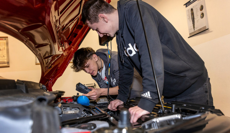SPŠ a VOŠ automobilní v Českých Budějovicích mění image a modernizuje se.
