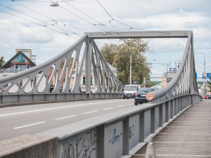 Sedmadvacet let nad Vltavou. Budějovický Dlouhý most oslavil narozeniny