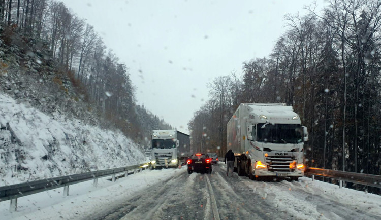 Kolaps kvůli sněhu na Červenohorském sedle? Údržba nepochybila, říká šéf ŘSD