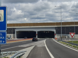 Tunel Pohůrka je nejmodernějším v Česku. Denně jím projede až 16 tisíc aut