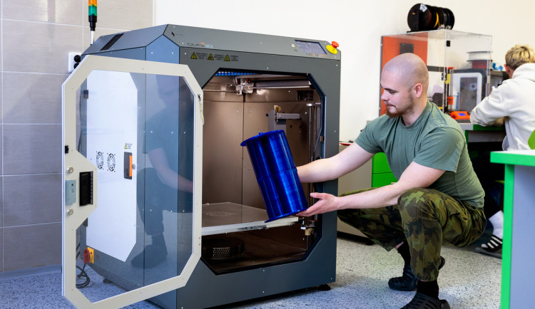 Den otevřených dveří: škola, kde technika žije, zve nové studenty