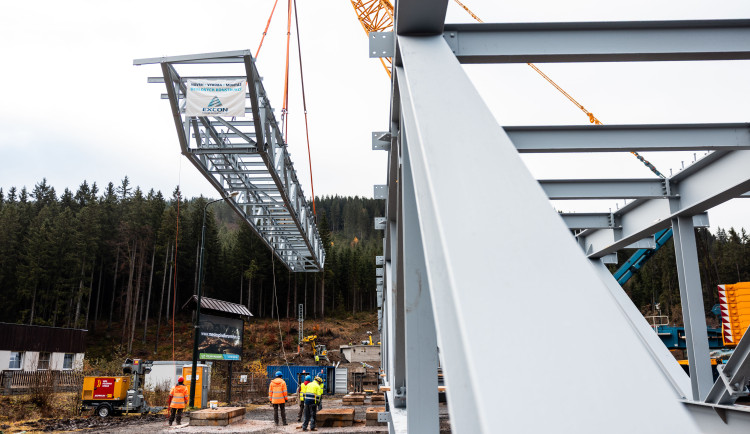 Unikátní mostní konstrukce začala propojovat areály Medvědín a Svatý Petr v Krkonoších