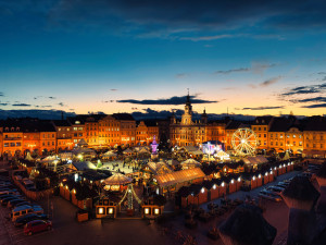 Náměstí se mění v adventní městečko. Trhy začínají už v polovině listopadu
