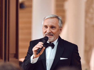 Chodby Jihočeského muzea jako přehlídkové molo. Dražba kalendáře vynesla desítky tisíc