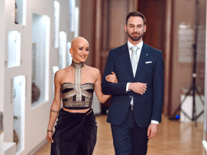 Chodby Jihočeského muzea jako přehlídkové molo. Dražba kalendáře vynesla desítky tisíc