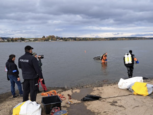 Ostatky nalezené v autě v Lipně patřily pohřešovaným Rakušanům, potvrdily testy