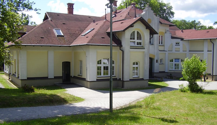 Lidé v Hluboké nesouhlasí s novým dětským domovem. Bojíme se kriminality, říkají