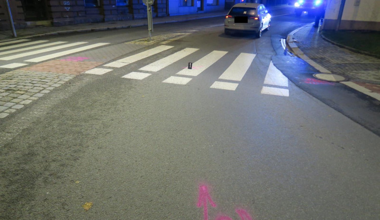 Dvě sražené chodkyně na přechodech v Jablonci. Policie upozorňuje chodce i řidiče