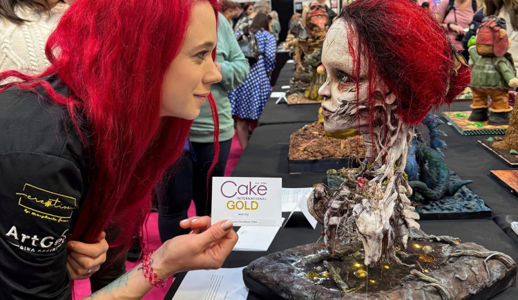 Čokoládová busta z jižních Čech ovládla svět. Jen vlasy dělala cukrářka 90 hodin