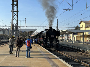 Historický vlak na trase Budějovice - Praha připomínal návrat legionářů.