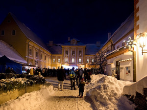 Čerti, koncerty, divadlo i živý betlém. Advent v Borovanech je tu