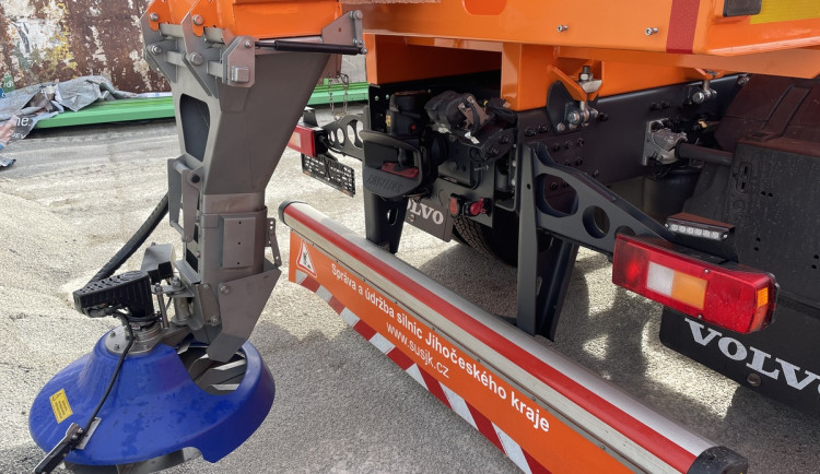 Jihočeské silnice jsou připravené na zimu, přibyly i nové sypače