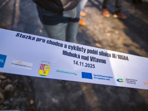 Hluboká nad Vltavou slavnostně otevřela novou stezku ve Zvolenovské ulici