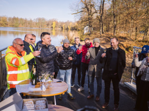 Hluboká nad Vltavou slavnostně otevřela novou stezku ve Zvolenovské ulici