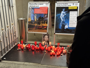 Rozsviťme demokracii v Budějcích. Z radnice zazněla česká hymna