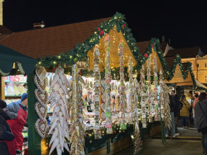 Adventní městečko je otevřené. První den přilákalo stovky návštěvníků