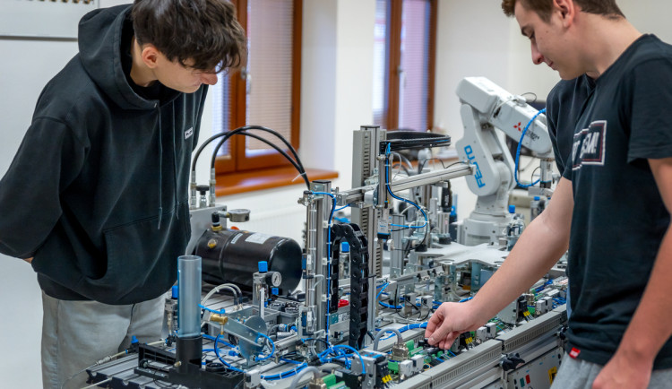 Zažijte dopoledne s technikou: zábavu, objevování a první krůčky do světa techniky.