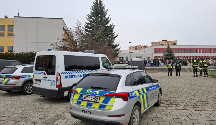 Policie evakuovala základní školu v Táboře. Důvodem je telefonická hrozba