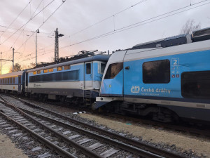 U Zlivi se srazily dva vlaky. Na místě je přes 40 zraněných, dva těžce