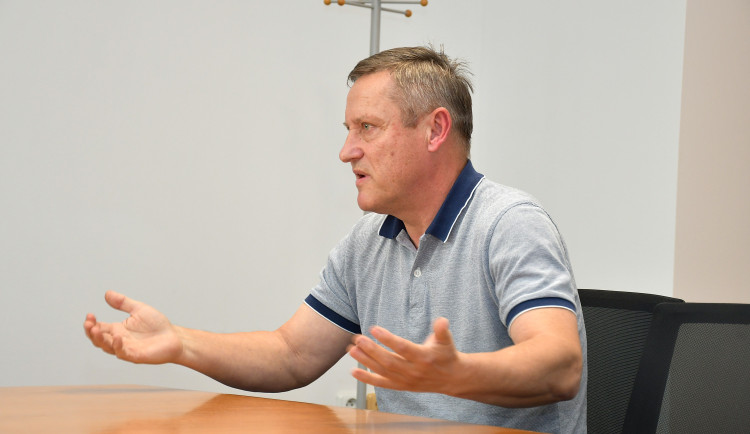 Kraj s městem získal vliv v akademii Dynama. Klub po měsících ustoupil jejich požadavkům