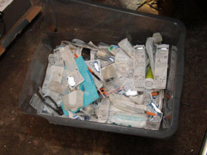 Kriminalisté rozkryli drogový gang. Zadrželi sedm lidí