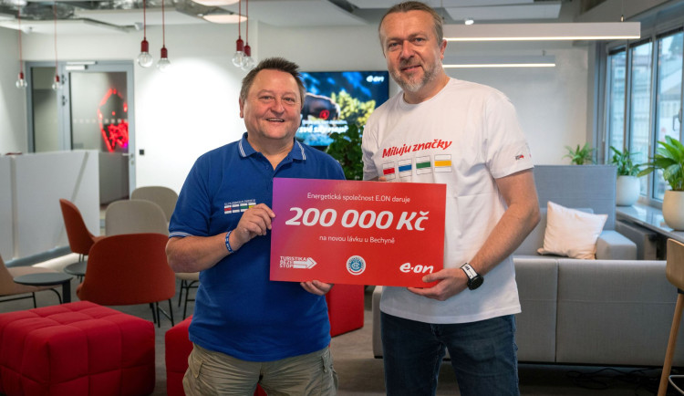 E.ON podpořil obnovu visuté lávky u Bechyně částkou 200 000 korun