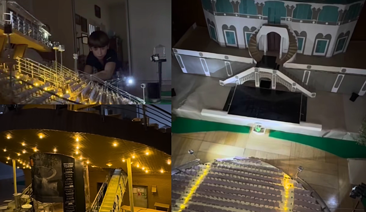Mladý nadšenec Ondra vytvořil model Otáčivého divadla z papíru. Má i fungující světla