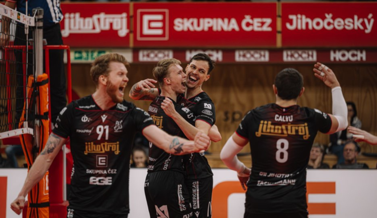 Atmosféra jako v play-off: Jihostroj vyhrál na počest Milana Čudy