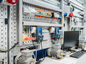 Střední škola spojů a informatiky v Táboře pokrývá hlavní sektory současnosti