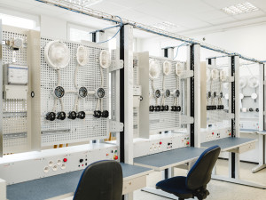 Střední škola spojů a informatiky v Táboře pokrývá hlavní sektory současnosti