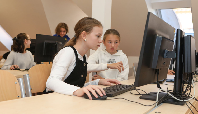 Jak se žije na Jírovcovce.