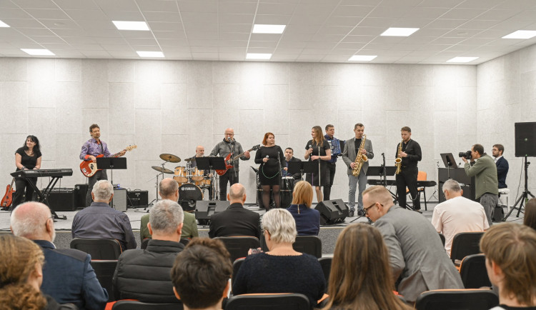 Rekonstrukce pavilonu populární hudby na ZUŠ Střezina v Hradci Králové dokončena