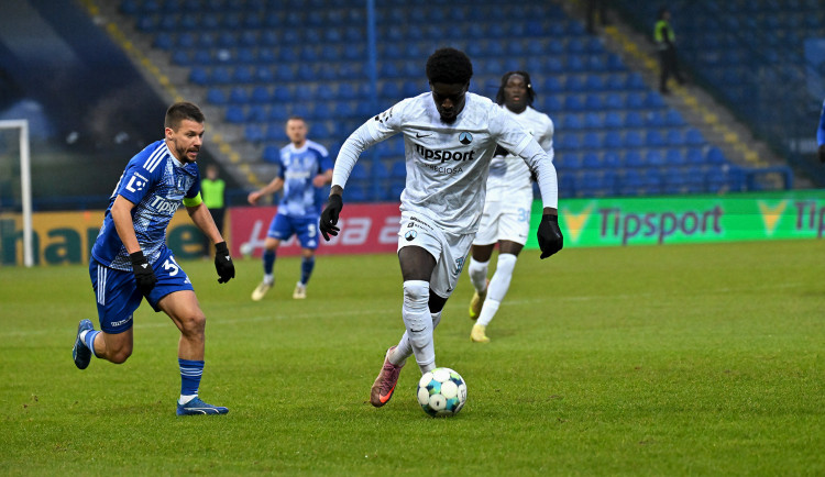 Slovan porazil Sigmu a je čtvrtý. Parádní ranou rozhodl Icha
