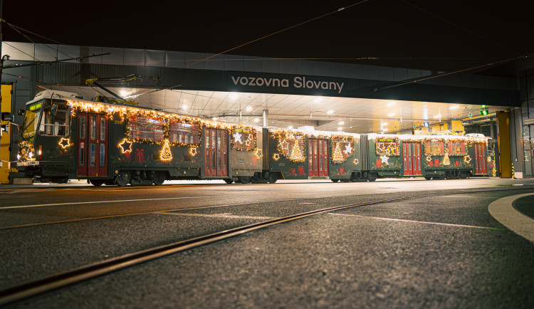 Vánoční tramvaj má po necelém dni provozu technické problémy