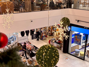 Zapojte se do Vánoc, které pomáhají a nakupte dárky v DOC Mercury