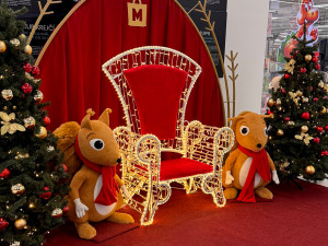 Zapojte se do Vánoc, které pomáhají a nakupte dárky v DOC Mercury