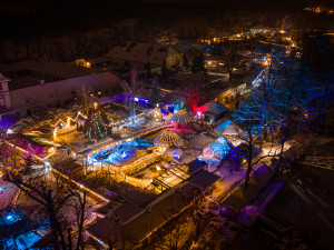 Vánočně nasvícená Zoo Hluboká rozsvítí vaše srdce