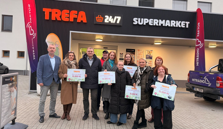 Trefa rozdává radost: Podpořeným organizacím předala šeky v hodnotě 75 000 Kč