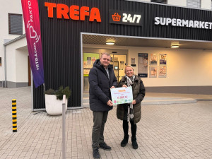 Trefa rozdává radost: Podpořeným organizacím předala šeky v hodnotě 75 000 Kč