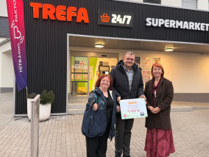 Trefa rozdává radost: Podpořeným organizacím předala šeky v hodnotě 75 000 Kč