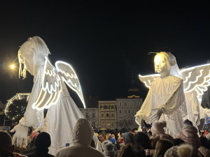 Na budějovickém náměstí opět přistál anděl, přinesl poselství o lásce a klidu