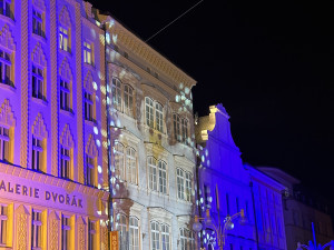 Na budějovickém náměstí opět přistál anděl, přinesl poselství o lásce a klidu