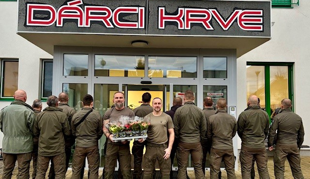 Policisté z Temelína darovali krev. Většina z nich byli prvodárci