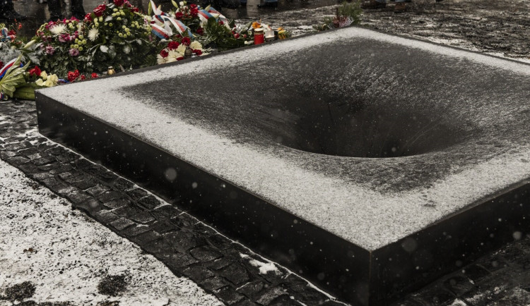 Šest let od ostravské tragédie. Pieta připomíná oběti masakru ve fakultní nemocnici