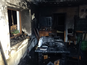 Požár rodinného domu si na Kaplicku vyžádal lidský život