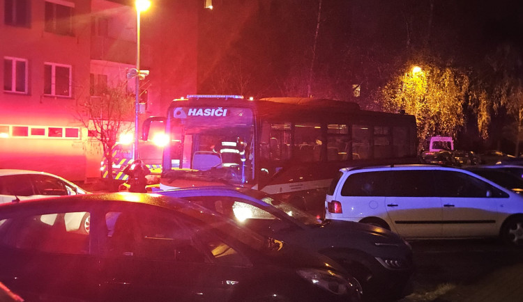 Při nočním požáru zemřel problémový muž. Sousedé si stěžovali na zápach i agresi